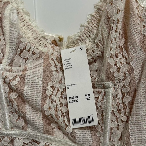 Elegant Off White Lace Dress - Picture 3 of 8